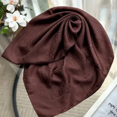 روسری ژاکارد پولکی میله‌ای