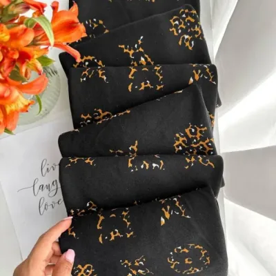 روسری نخی تک‌رنگ قواره 120 سانتی‌متر