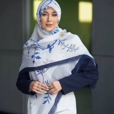 روسری نخی مدال ریشه پرزی ۳ رنگ قواره ۱۳۰