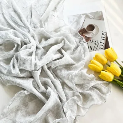 شال حریر گل برجسته دور سرمه