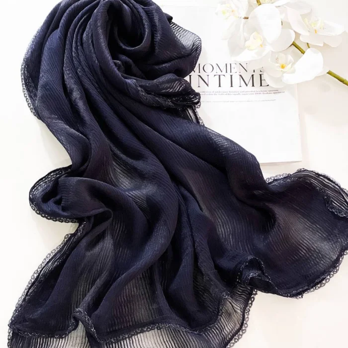 شال ابریشم میله ای دور دانتل