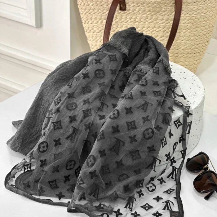 شال دستبافت طرح LV