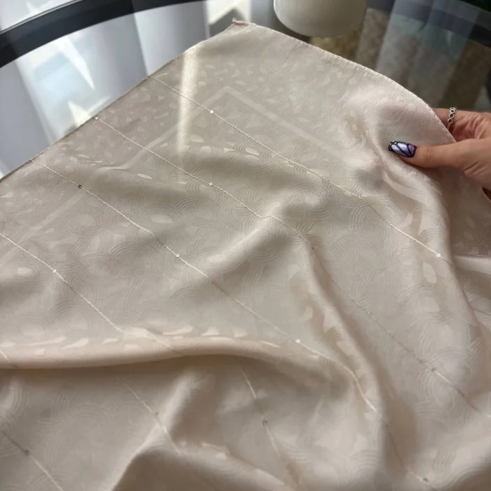 روسری ژاکارد پولکی میله‌ای