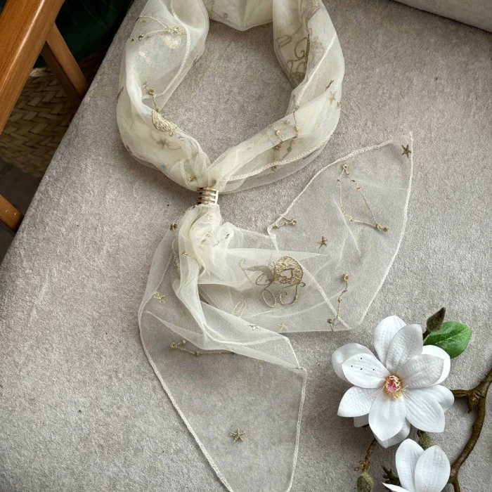 دستمال گردن طرح‌دار