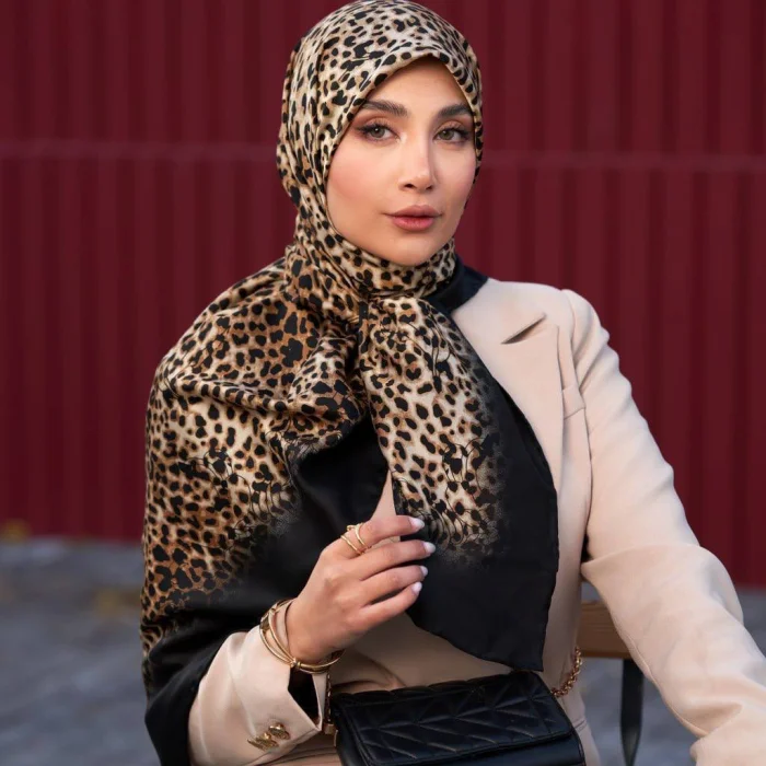 🌼
مشخصات :
🪡 جنس: روسری ابریشم توییل
قواره : 140
رنگبندی : 5 رنگ
ایستایی بسیار د