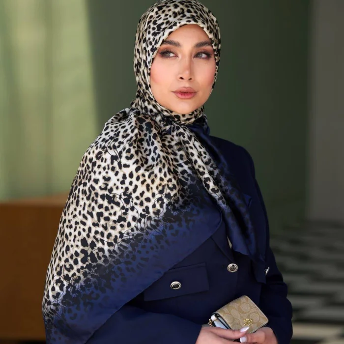 🌼
مشخصات :
🪡 جنس: روسری ابریشم توییل
قواره : 140
رنگبندی : 5 رنگ
ایستایی بسیار د