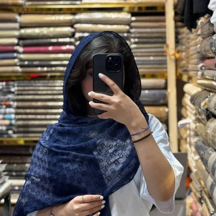 شال حریر مخملی سرمه‌ای