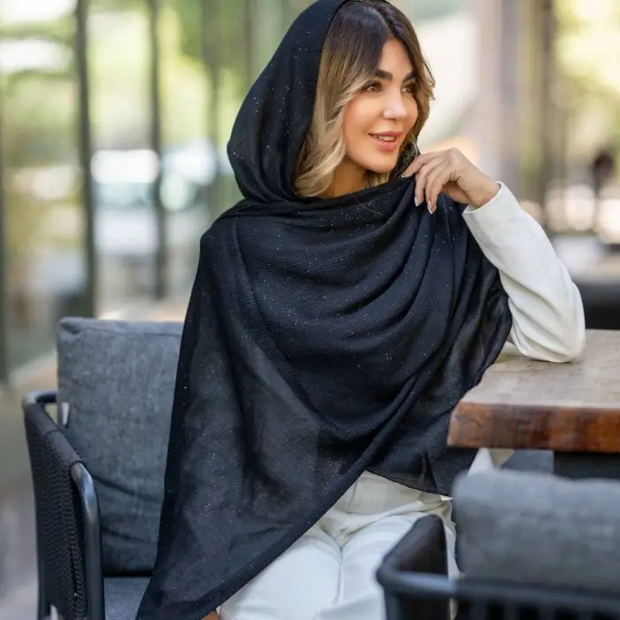 شال مشکی نخی اکلیلی با طرح پلیسه ساده تک رنگ
