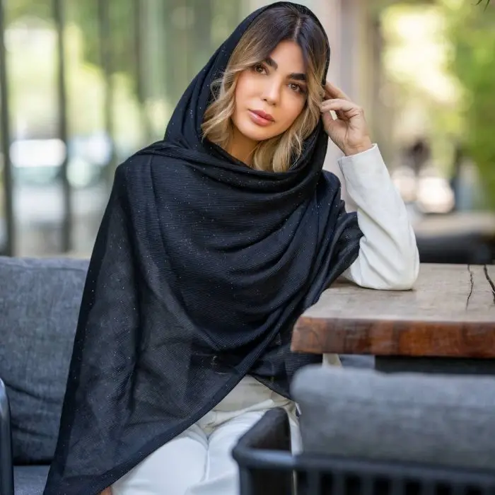 شال مشکی نخی اکلیلی با طرح پلیسه ساده تک رنگ