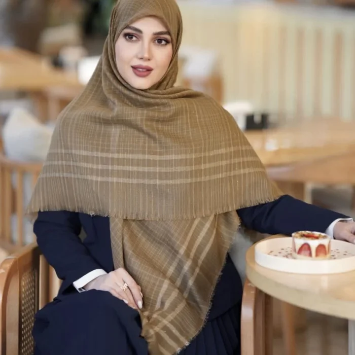 روسری نخی لینن حاشیه لمه، قواره ۱۳۵